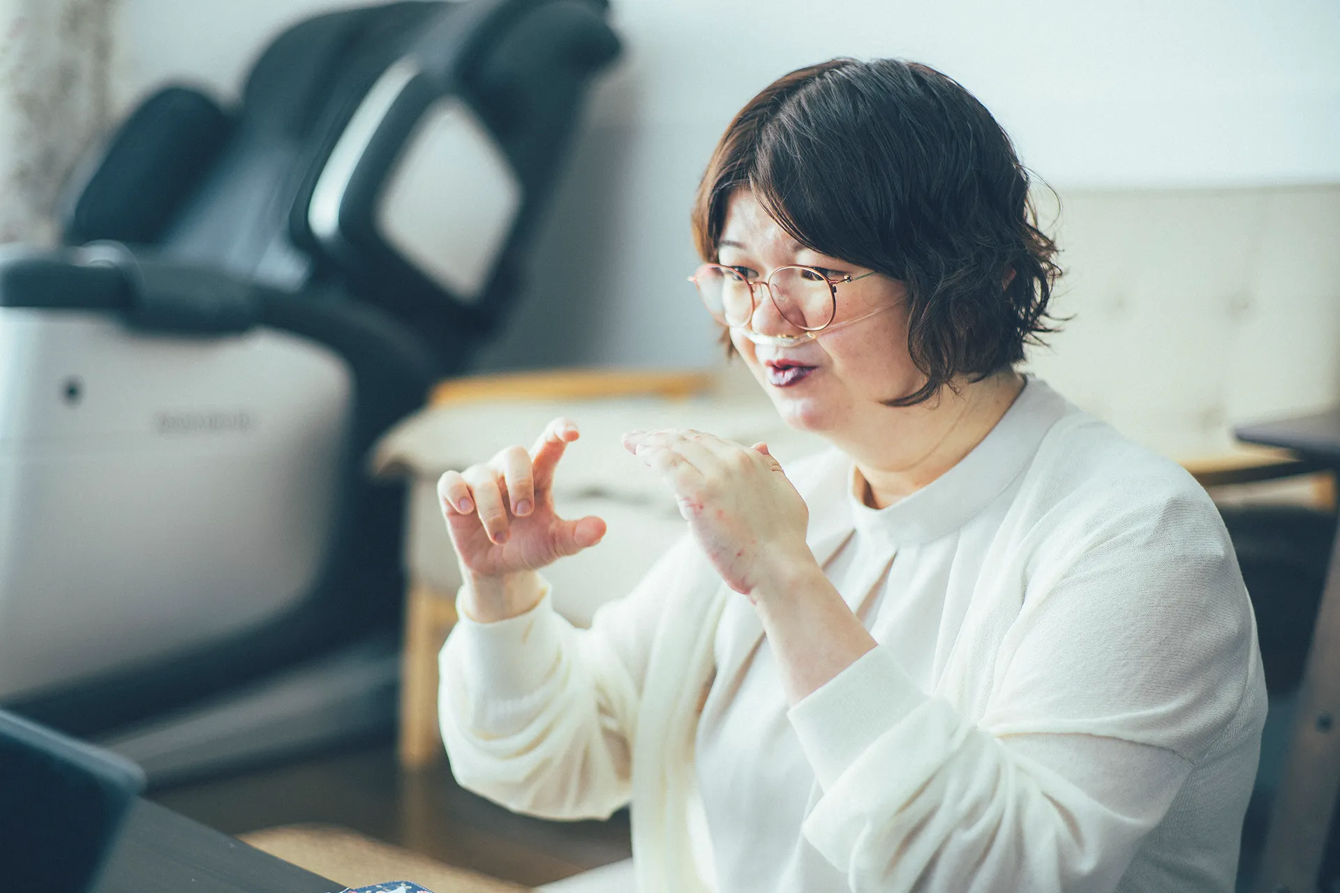 山田千尋の写真 ご自宅の居間にて